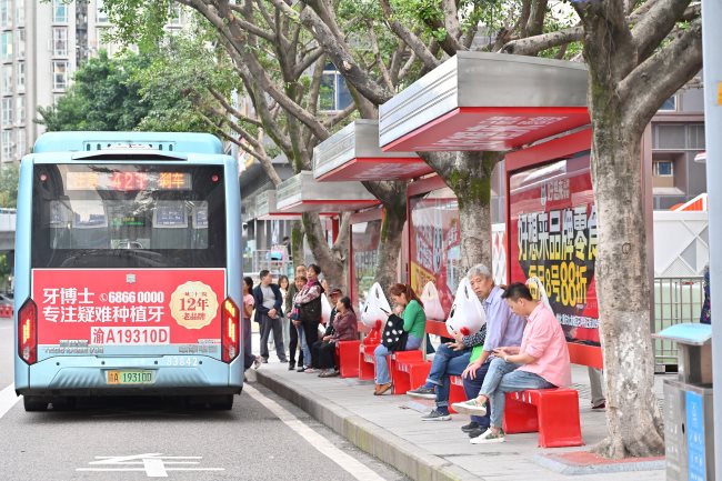 重慶候車亭站臺廣告價格收費標(biāo)準(zhǔn)，重慶公交車站站亭廣告位置優(yōu)勢