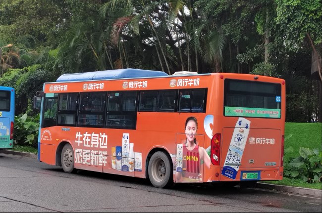 東莞公交車身巴士廣告價(jià)格線路收費(fèi)，東莞候車亭站臺(tái)站牌廣告價(jià)格